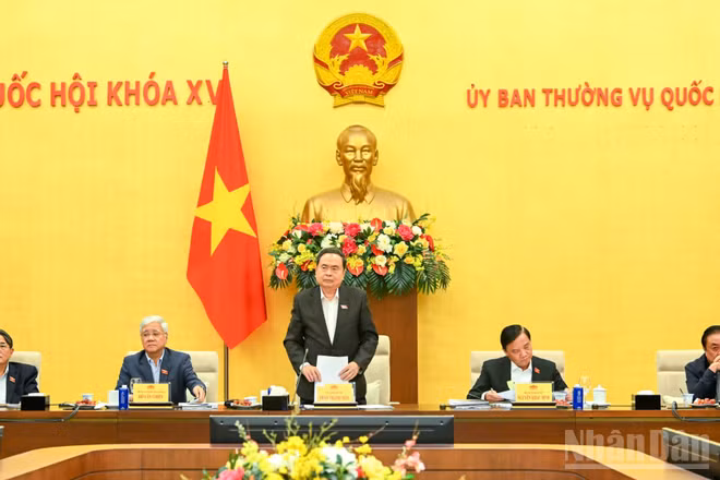 Chủ tịch Quốc hội Trần Thanh Mẫn phát biểu kết luận cuộc họp. 