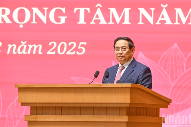 Thủ tướng Chính phủ Phạm Minh Chính phát biểu ý kiến chỉ đạo hội nghị. (Ảnh: Trần Hải)