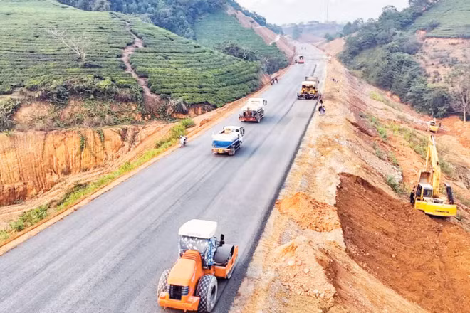 Trên công trường tuyến cao tốc Tuyên Quang-Hà Giang. (Ảnh HẢI ĐĂNG)