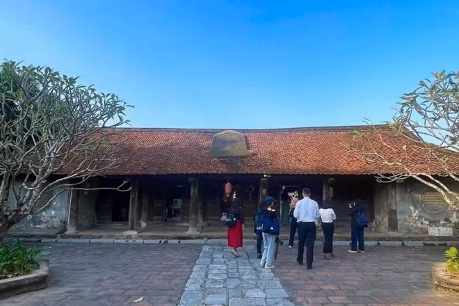 Chùa Chuông (Kim Chung tự) nằm trong Khu di tích quốc gia đặc biệt Phố Hiến.