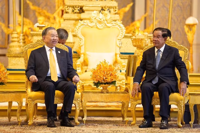 Tổng Bí thư Tô Lâm hội kiến Samdech Techo Hun Sen. (Ảnh: Đinh Trường)