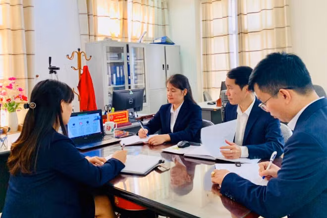 Cán bộ tư pháp nhiều địa phương tiếp cận công nghệ thông tin để phục vụ công tác tuyên truyền, phổ biến giáo dục pháp luật.