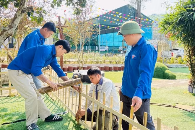 Xây dựng sân chơi cho trẻ nhỏ ở xã Cam Phục, tỉnh Nghệ An, mô hình Học và làm theo gương Bác.