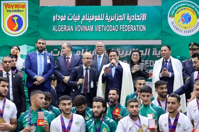 Thủ tướng chúc tình hữu nghị Việt Nam-Algeria mãi mãi xanh tươi, đời đời bền vững, tinh thần Vovinam, tinh thần thể thao cao thượng muôn năm. (Ảnh: VGP/Nhật Bắc)
