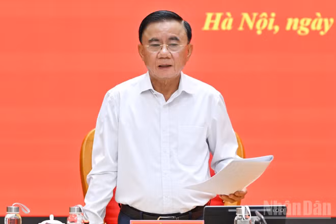 Thường trực Ban Bí thư Trần Cẩm Tú, Bí thư Đảng ủy các cơ quan Đảng Trung ương chủ trì hội nghị. (Ảnh: THỦY NGUYÊN)