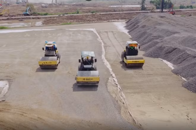 Các hạng mục tại Cảng Hàng không Quốc tế Gia Bình đang được triển khai gấp rút hướng tới mục tiêu sẵn sàng phục vụ APEC 2027. (Ảnh: MAI)