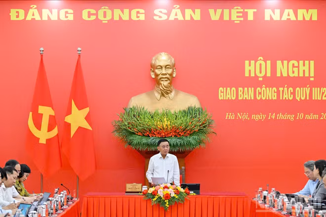 Thường trực Ban Bí thư Trần Cẩm Tú chủ trì Hội nghị giao ban các tỉnh ủy, thành ủy, đảng ủy, các ban đảng, 4 văn phòng và các đơn vị sự nghiệp trực thuộc Trung ương, quý III/2026. (Ảnh: THỦY NGUYÊN)