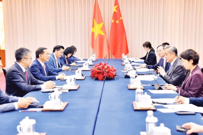Các quan chức ngoại giao Việt Nam và Trung Quốc hội đàm ở Vân Nam, Trung Quốc. (Ảnh: Đại sứ quán Việt Nam tại Trung Quốc)