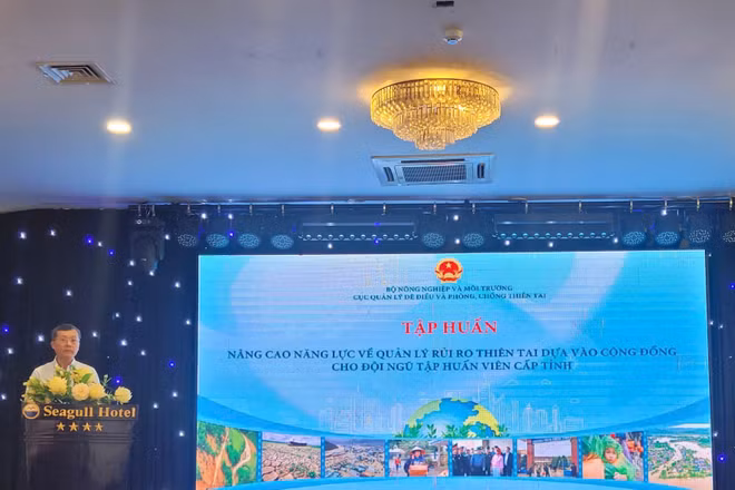  Phó Cục trưởng Cục Quản lý đê điều và Phòng, chống thiên tai Nguyễn Văn Tiến phát biểu khai mạc lớp tập huấn. (Ảnh: Cục Quản lý đê điều và Phòng, chống thiên tai)
