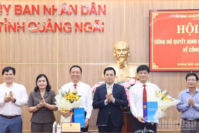 Tập thể lãnh đạo Ủy ban nhân dân tỉnh Quảng Ngãi nhiệm kỳ 2021-2026.