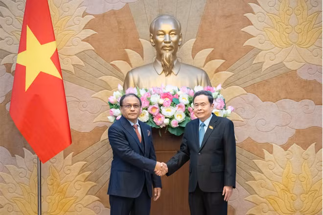 Chủ tịch Quốc hội Trần Thanh Mẫn và Tổng Chưởng lý Malaysia Tan Sri Mohd Dusuki Mokhtar. (Ảnh: PHẠM THẮNG)