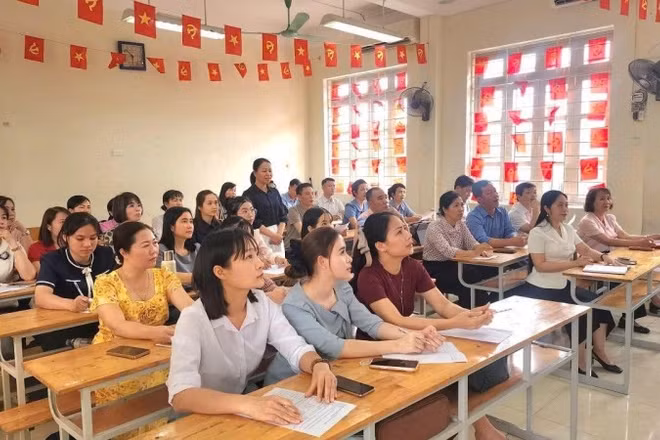 Giờ học tiếng Anh của giáo viên Trường trung học cơ sở Lê Quý Đôn (tỉnh Tuyên Quang).
