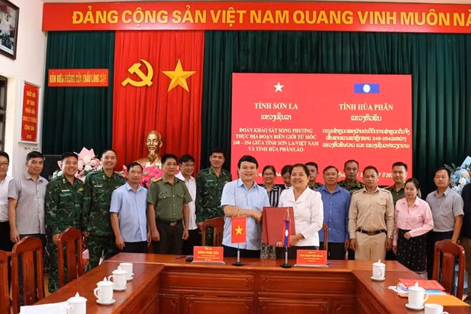 Lãnh đạo tỉnh Sơn La và tỉnh Houaphanh ký biên bản khảo sát song phương thực địa đường biên giới, mốc quốc giới và công trình biên giới.