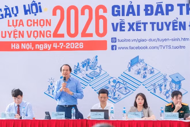 Ngày hội Lựa chọn nguyện vọng xét tuyển đại học, cao đẳng 2026 thu hút đông đảo học sinh, phụ huynh tham dự.
