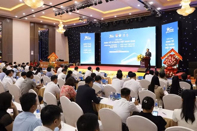 Quang cảnh diễn đàn.