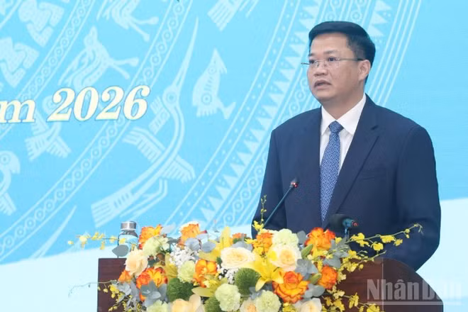 Tân Chủ tịch Ủy ban nhân dân tỉnh Quảng Ngãi Nguyễn Đức Tâm phát biểu nhận nhiệm vụ.