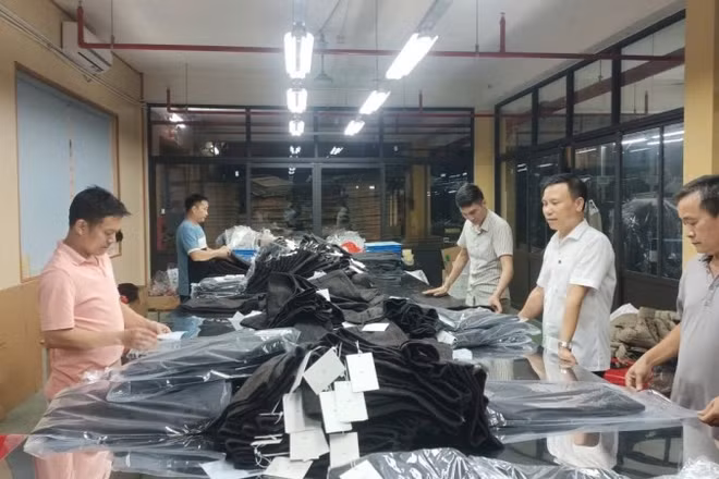 Sản xuất hàng dệt may xuất khẩu tại Trường đại học Công nghiệp và Thương mại Hà Nội.