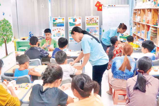 Lớp học Nét chữ xinh tại Bệnh viện Nhi đồng Thành phố.
