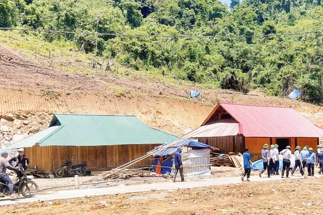 Các hộ dân bị trôi nhà hoàn toàn tại bản Phá Mựt đang bắt đầu ổn định cuộc sống tại Khu tái định cư Na Hỷ (Nghệ An).