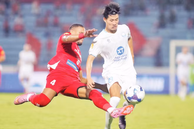 Công an Thành phố Hồ Chí Minh (áo đỏ) thắng Thép Xanh Nam Định 4-2 ở bán kết Cúp Quốc gia 2025/2026 (Ảnh: Công an Thành phố Hồ Chí Minh)
