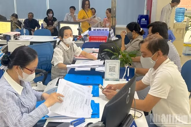 Sau sáp nhập, nhiều cán bộ, viên chức chuyển công tác đến trung tâm hành chính tỉnh Quảng Ngãi được hỗ trợ kinh phí.