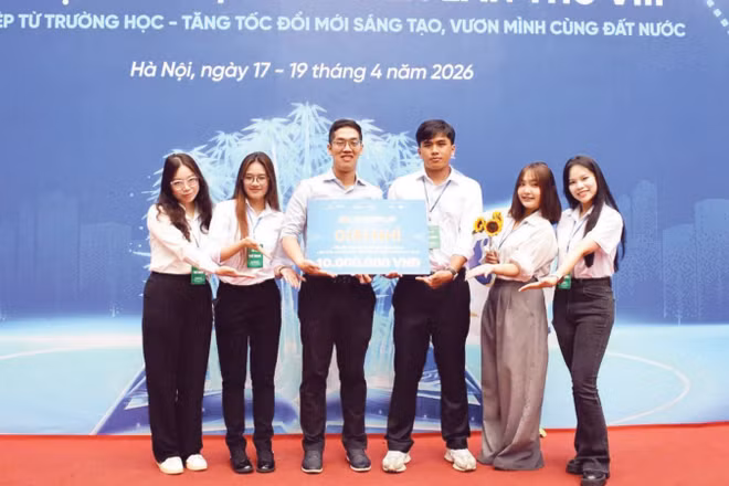 Sinh viên Đại học Quốc gia Thành phố Hồ Chí Minh đoạt giải thưởng tại cuộc thi “Học sinh-Sinh viên với ý tưởng khởi nghiệp - SV.STARTUP” năm 2026.