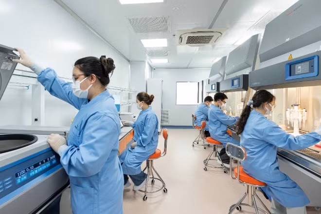 Hoạt động nghiên cứu khoa học tại phòng thí nghiệm của Đại học Phenikaa. (Ảnh: Phenikaa)