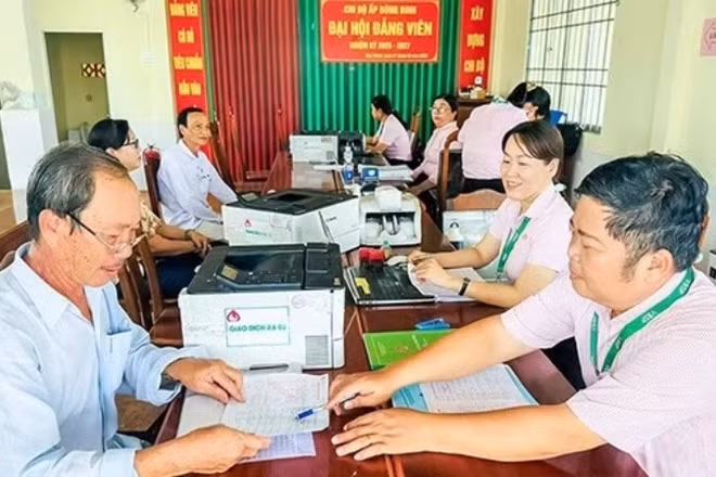 Việc tổ chức giao dịch tại xã và các khóm, ấp lân cận sau sáp nhập đã tạo điều kiện thuận lợi để người dân tiếp cận nguồn vốn tín dụng chính sách.