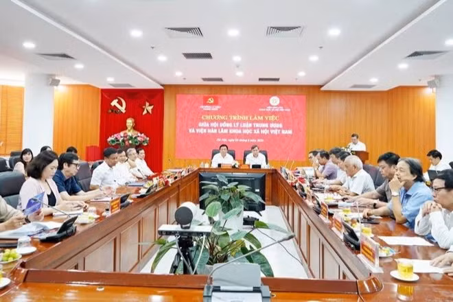 Toàn cảnh buổi làm việc.