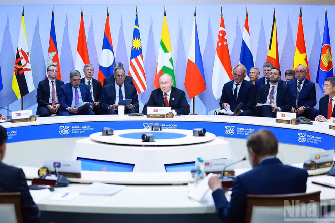 Phiên họp toàn thể Hội nghị Cấp cao kỷ niệm 35 năm quan hệ ASEAN-Nga.
