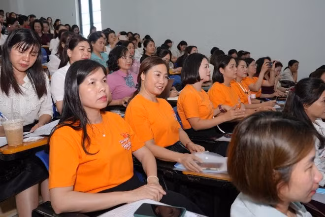 Hội nghị thu hút sự quan tâm của đông đảo cán bộ quản lý, giáo viên và đại diện các cơ sở đào tạo giáo viên trên cả nước. 
