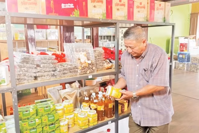 Các sản phẩm của Hợp tác xã sản xuất và tiêu thụ dược liệu Yên Sơn (thành phố Tam Điệp, tỉnh Ninh Bình) tăng mạnh về số lượng bán ra thị trường nhờ thực hiện truy xuất nguồn gốc. (Ảnh: Hà An)