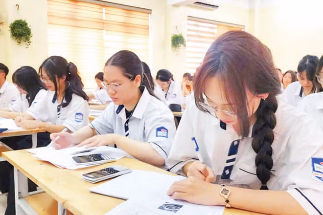 Giờ ôn tập của học sinh Trường THPT Lê Văn Thịnh (Bắc Ninh).