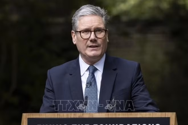Thủ tướng Anh Keir Starmer trong bài phát biểu tại thủ đô London. (Ảnh: THX/TTXVN)