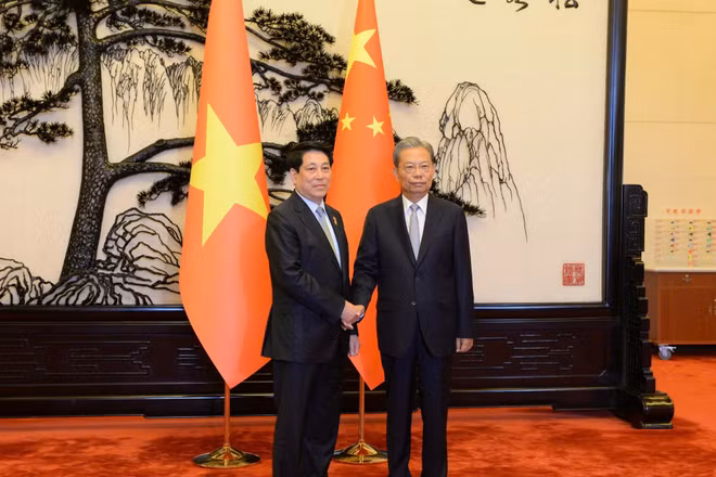 Chủ tịch nước Lương Cường hội kiến với Ủy viên trưởng Nhân đại toàn quốc Trung Quốc Triệu Lạc Tế.