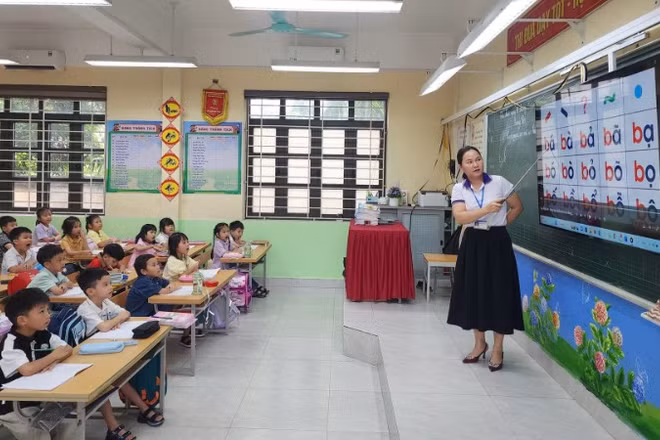 Giờ học của học sinh lớp 1, Trường tiểu học Phương Đông B (phường Yên Tử, tỉnh Quảng Ninh).
