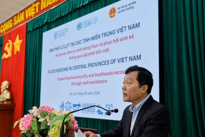 Phó Cục trưởng Cục Quản lý đê điều và Phòng, chống thiên tai Nguyễn Văn Tiến phát biểu tại buổi hỗ trợ.