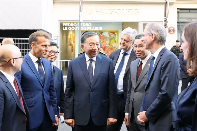 Tổng Bí thư, Chủ tịch nước Tô Lâm và Tổng thống Pháp Emmanuel Macron với lãnh đạo một số tập đoàn, doanh nghiệp hàng đầu của hai nước. (Ảnh: Thống Nhất/TTXVN)