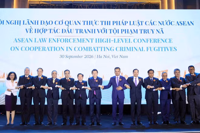 Đại tướng Lương Tam Quang, Bộ trưởng Công an Việt Nam cùng các Trưởng đoàn các nước ASEAN và Ban Thư ký ASEAN. (Ảnh: TTXVN)