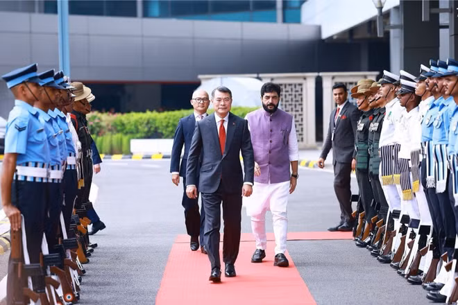 Lễ đón Thủ tướng Lê Minh Hưng tại sân bay quốc tế Indira Gandhi, thủ đô New Delhi. (Ảnh: Dương Giang/TTXVN)