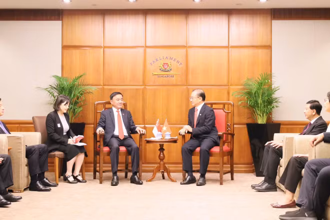 Thường trực Ban Bí thư Trần Cẩm Tú hội kiến Chủ tịch Quốc hội Singapore Seah Kian Peng.