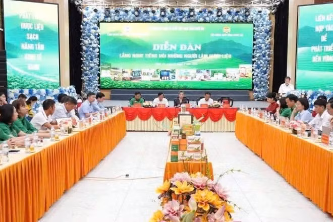 Quang cảnh diễn đàn phát triển dược liệu trên địa bàn tỉnh Nghệ An. (Ảnh: THANH PHÚC)
