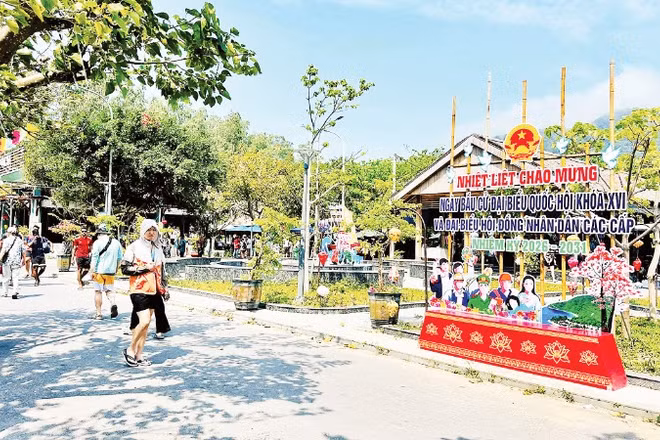 Rộn ràng không khí ngày hội non sông trên xã đảo Tân Hiệp, thành phố Đà Nẵng.