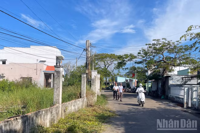Dự án khu dân cư phía nam đường Lê Duẩn chậm tiến độ nên khu vực này xuống cấp hạ tầng giao thông.