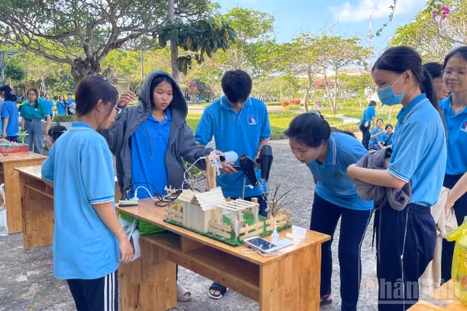 Trường trung học phổ thông Ngô Quyền tổ chức sân chơi cho học sinh.