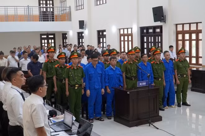 Các bị cáo tại tòa.