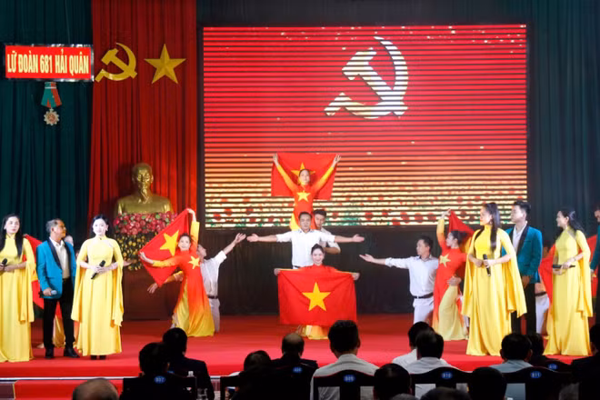 Các tiết mục biểu diễn văn nghệ. (ẢNH: CTV)