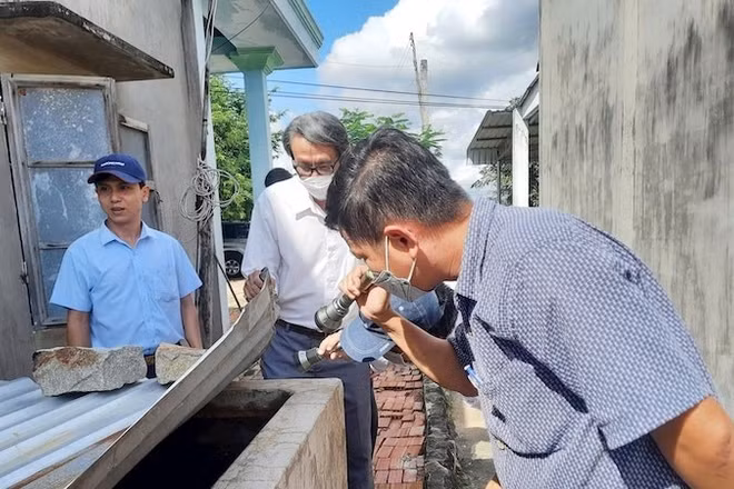 Kiểm tra tình hình phòng chống bệnh sốt xuất huyết.