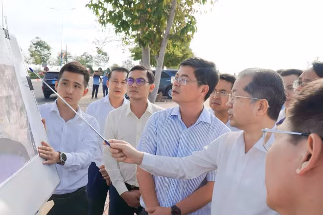 Đoàn công tác khảo sát các dự án của tỉnh Lâm Đồng.