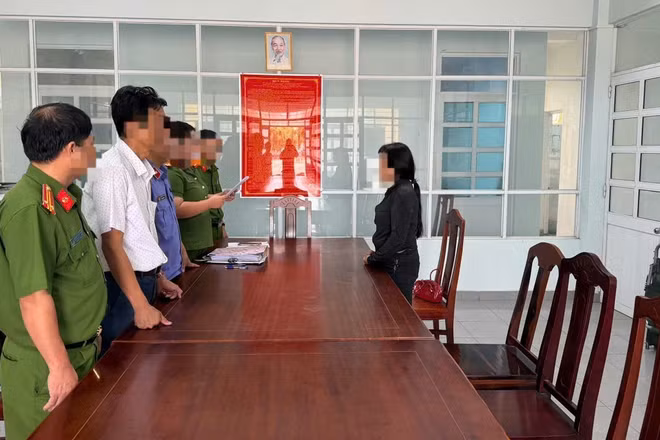 Công an khởi tố một đối tượng. (Ảnh: CTV)
